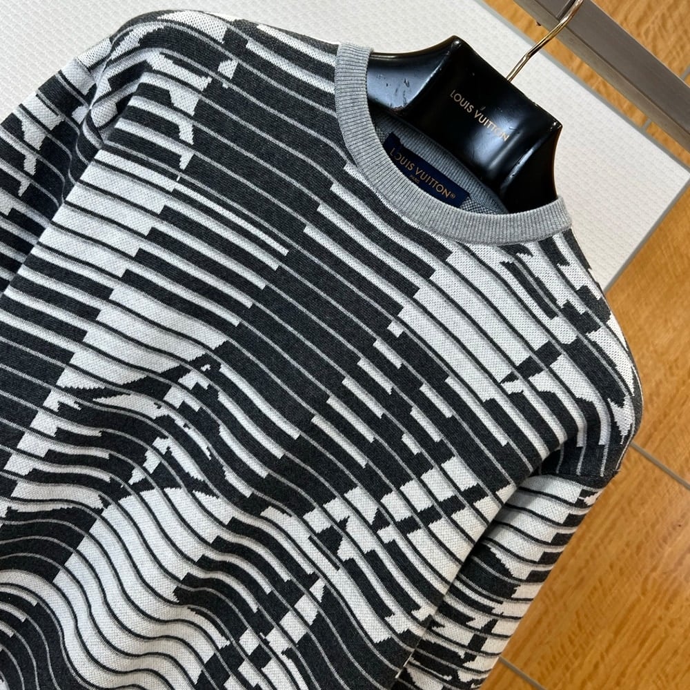 LV UNISEX SHIRT (size:S|M|L|XL)