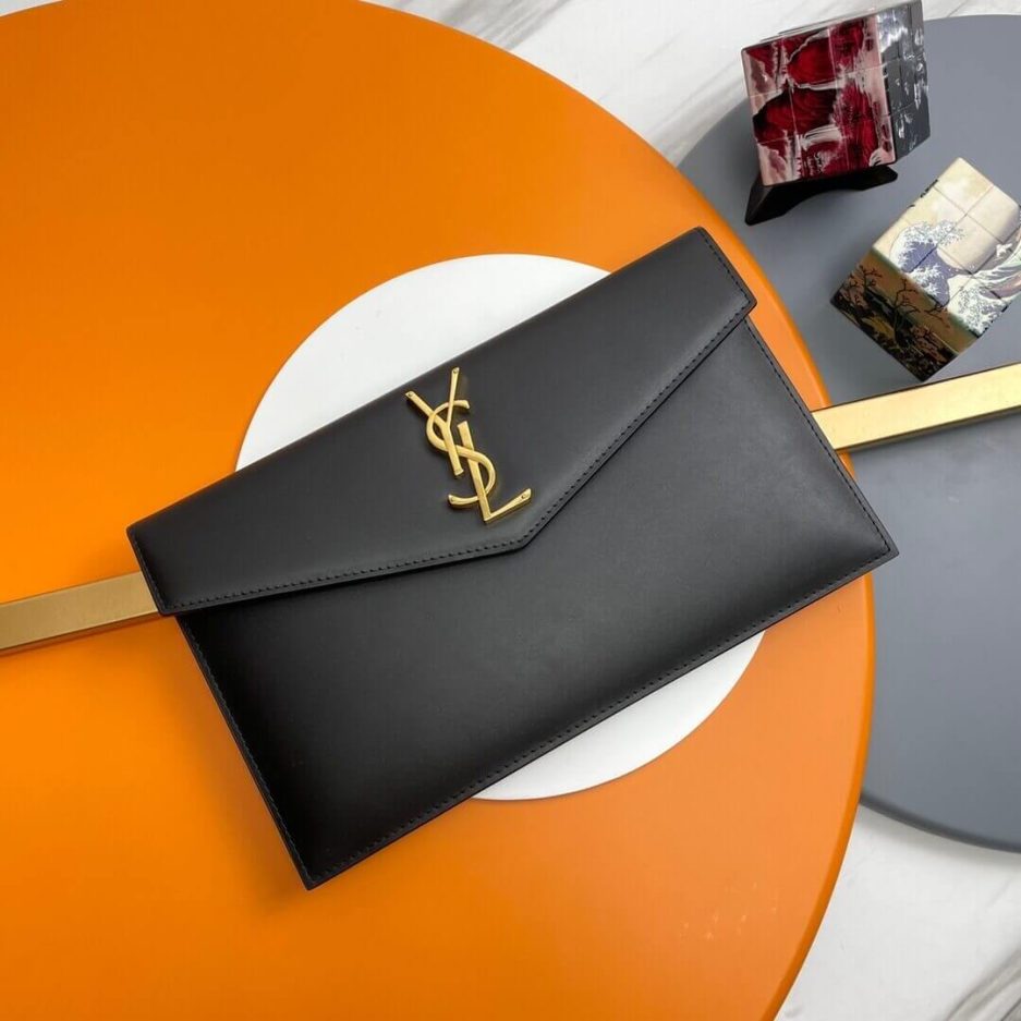 Y51 UPTOWN POUCH IN GRAIN DE POUDRE EMBOSSED LEATHER