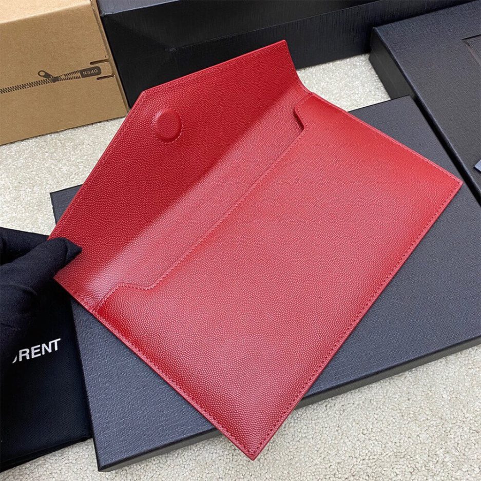 Y51 UPTOWN POUCH IN GRAIN DE POUDRE EMBOSSED LEATHER