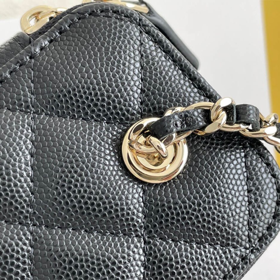 Ch**el chain cosmetic bag