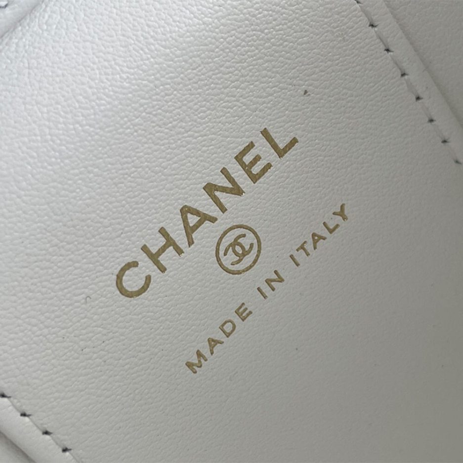 Ch**el chain cosmetic bag