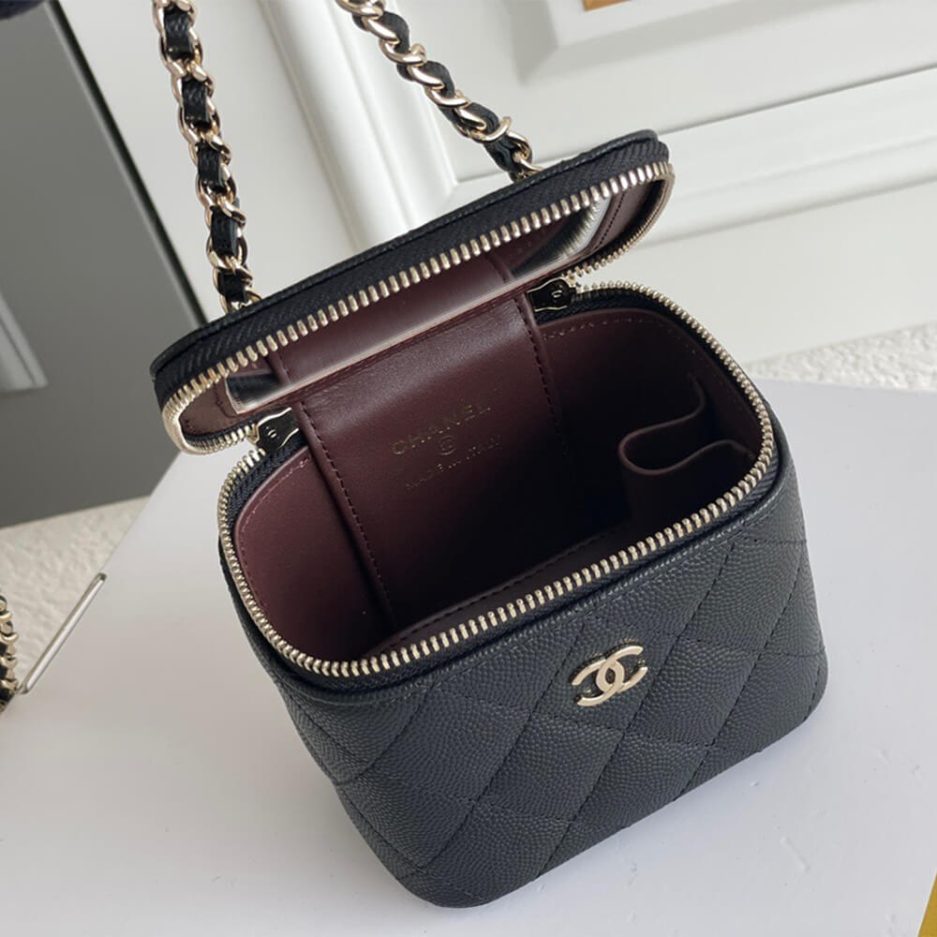 Ch**el chain cosmetic bag