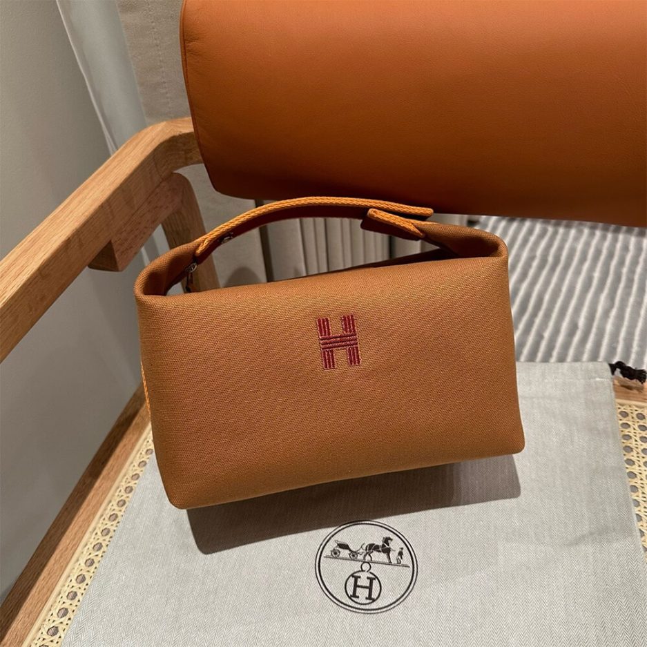 H**me5 toiletery bag