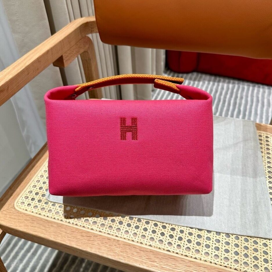 H**me5 toiletery bag