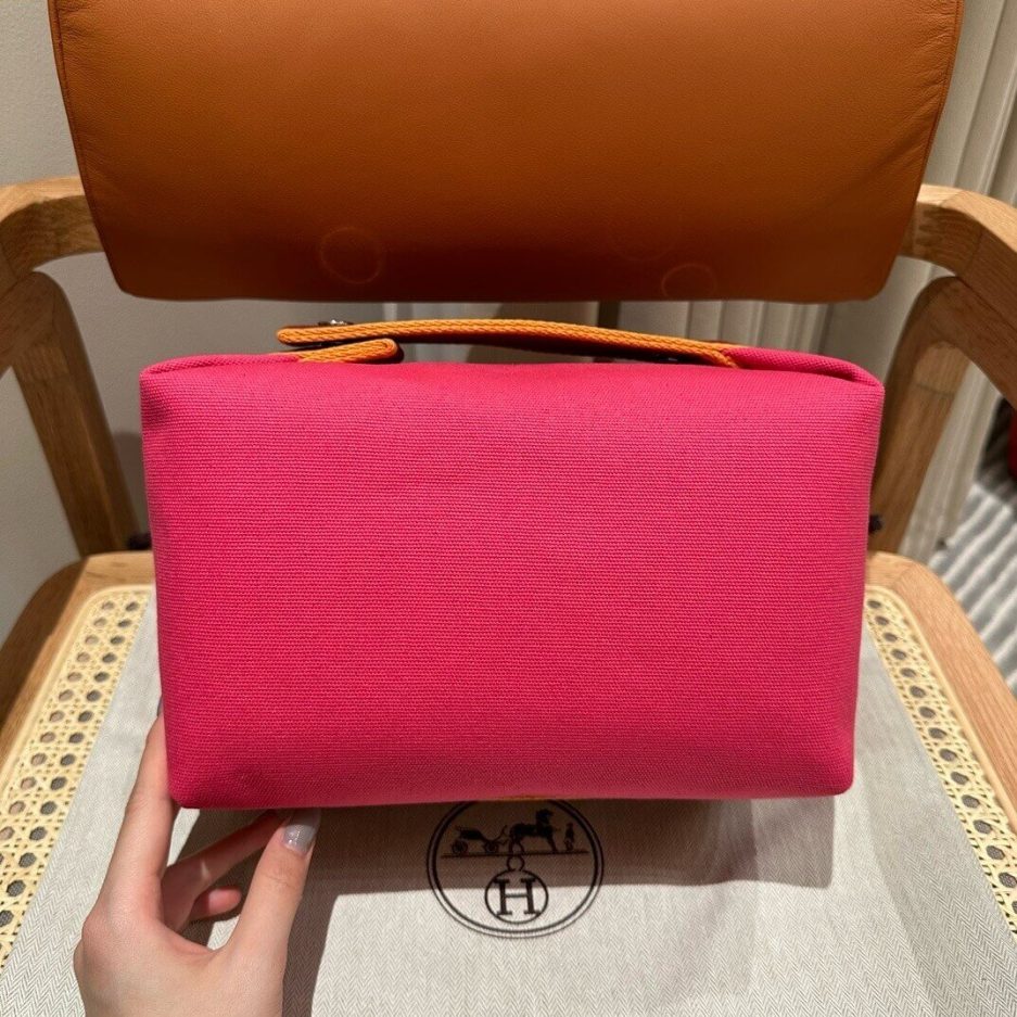 H**me5 toiletery bag