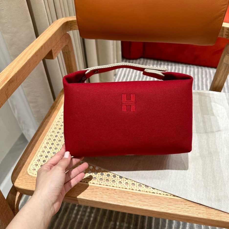 H**me5 toiletery bag