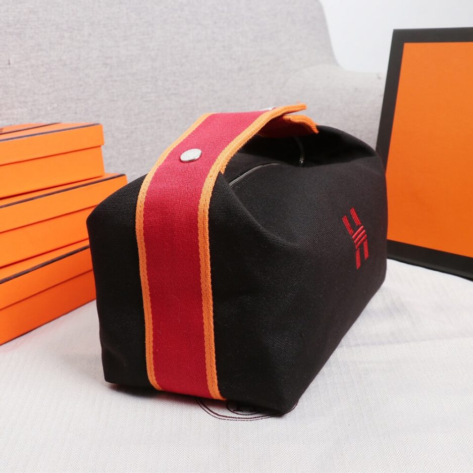 H**me5 toiletery bag