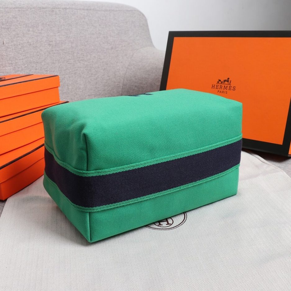 H**me5 toiletery bag