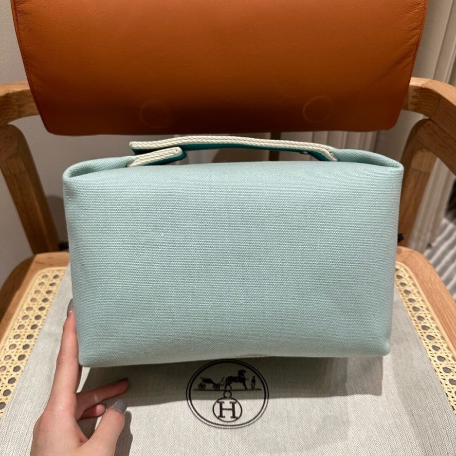 H**me5 toiletery bag