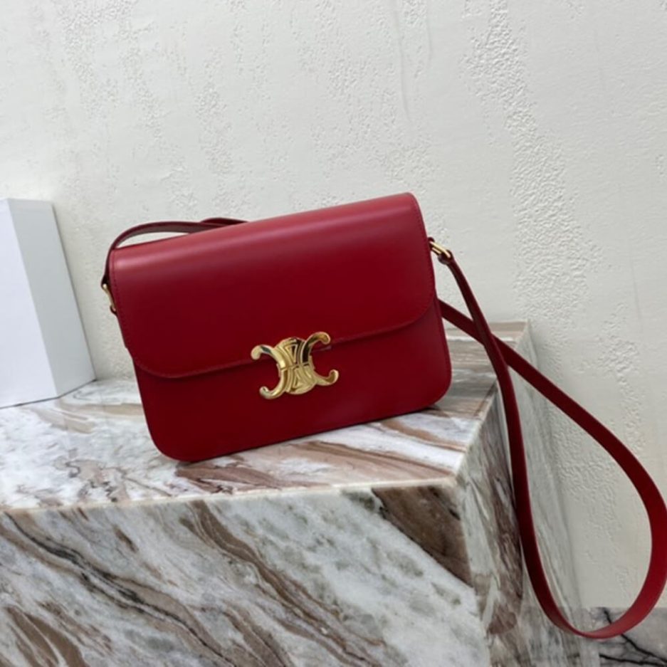Ce1i*e CLASSIQUE TRIOMPHE BAG IN CALFSKIN