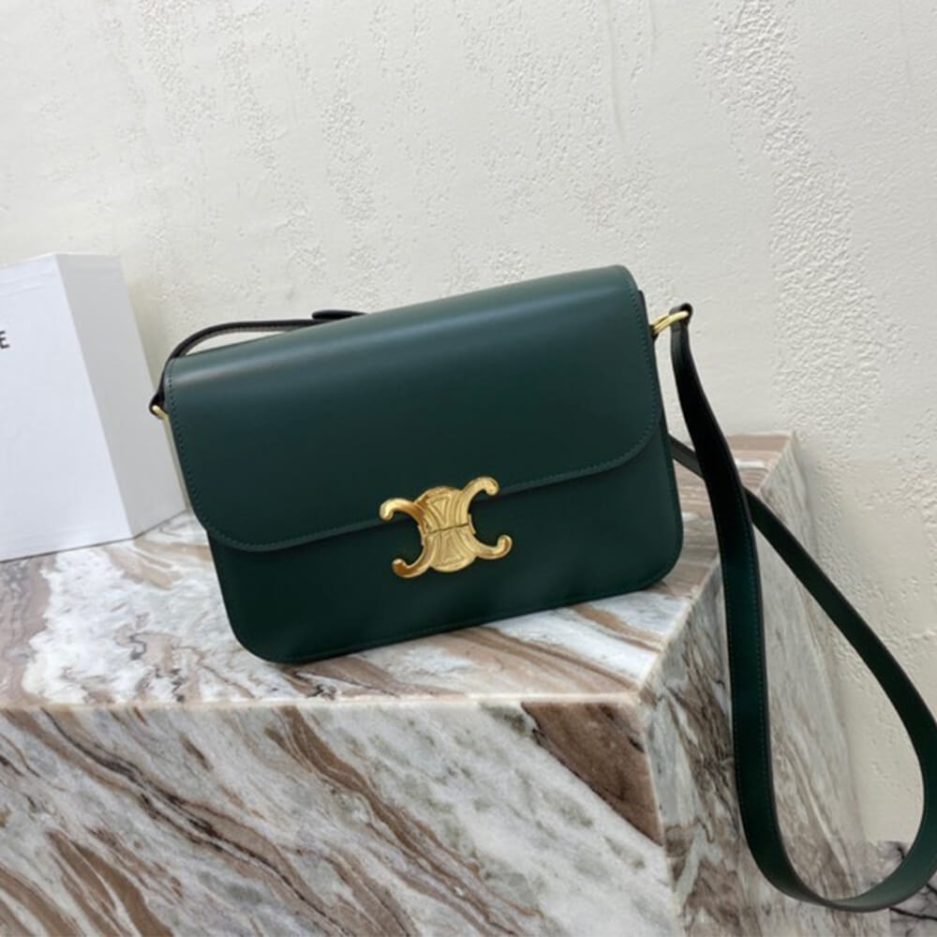 Ce1i*e CLASSIQUE TRIOMPHE BAG IN CALFSKIN