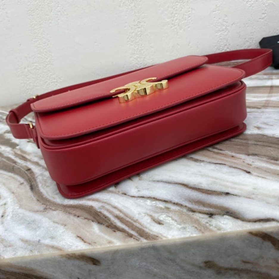 Ce1i*e CLASSIQUE TRIOMPHE BAG IN CALFSKIN