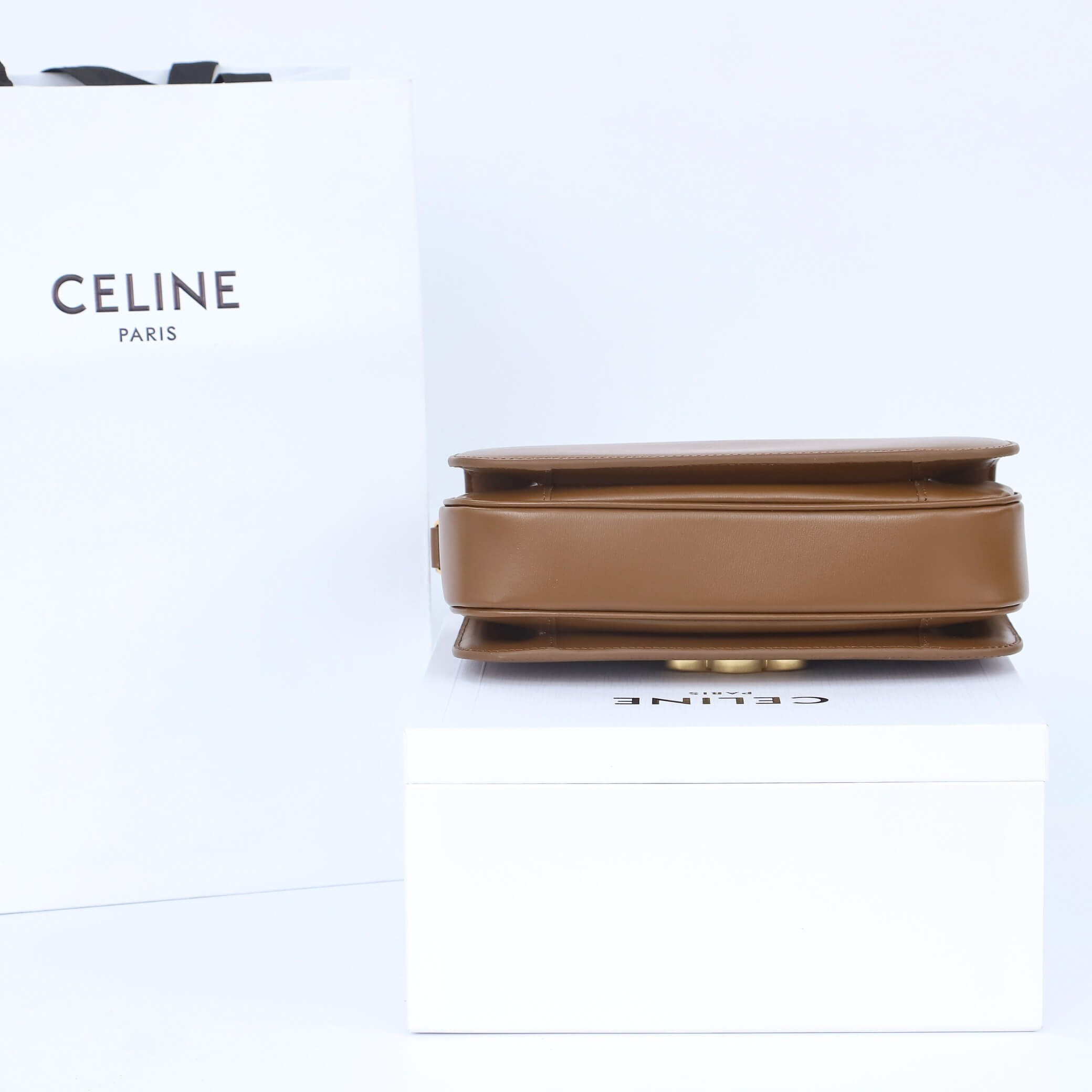 Ce1i*e CLASSIQUE TRIOMPHE BAG IN CALFSKIN