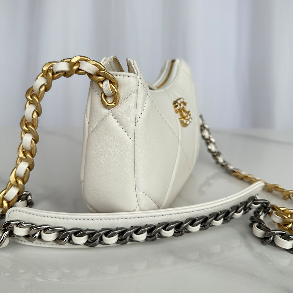 Ch**el 19 chain bag