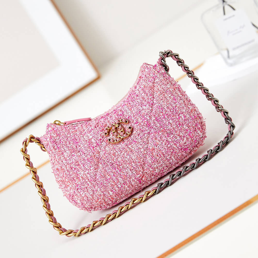 Ch**el 19 chain bag