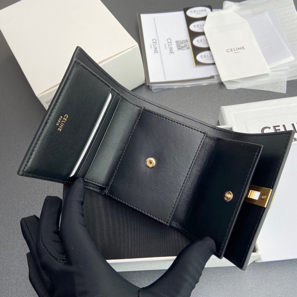 Ce1i*e 16 Small Wallet in Shiny Calf Leather