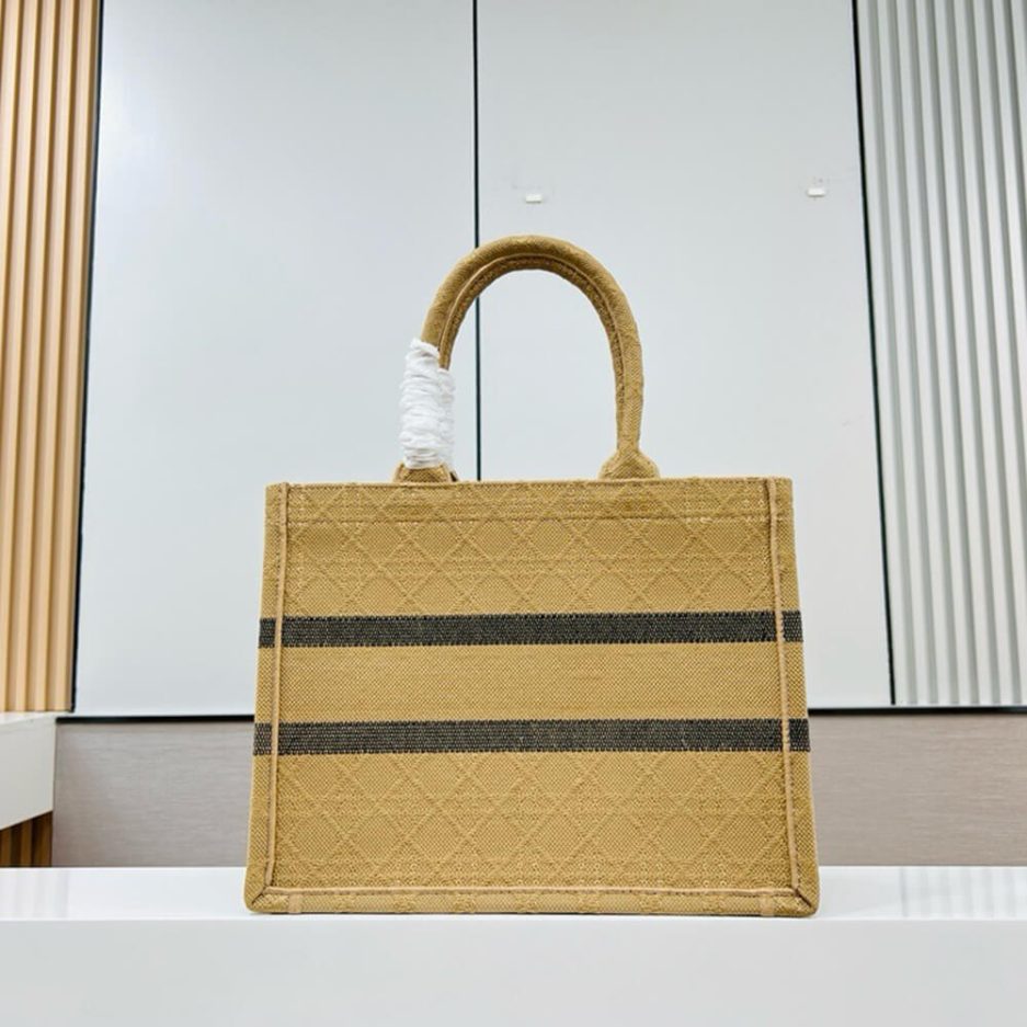 Medium D10r Book Tote