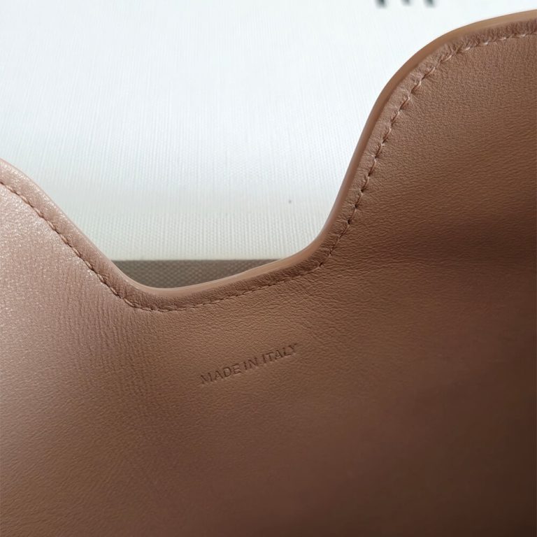 Ce1i*e SMALL CAMILLE 16 SOFT BAG IN SMOOTH CALFSKIN(HIGH-END GRADE)