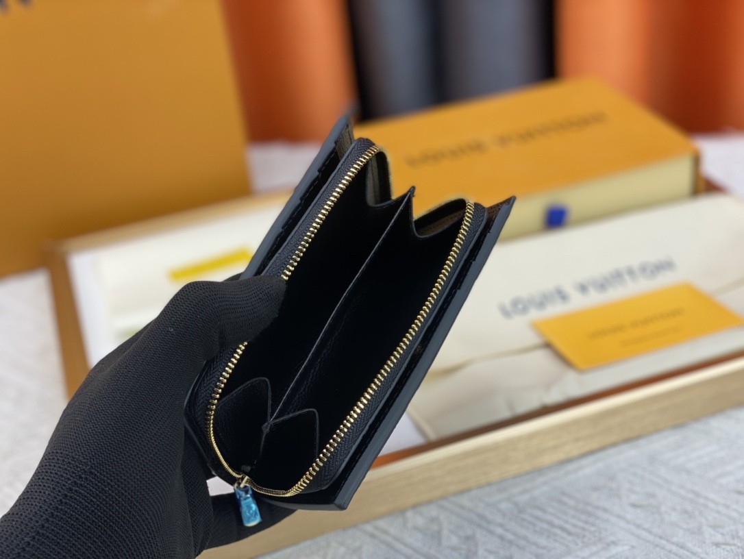 LV Pocket Organizer
