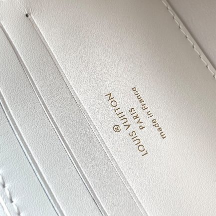 LV Wallet On Chain Capucines